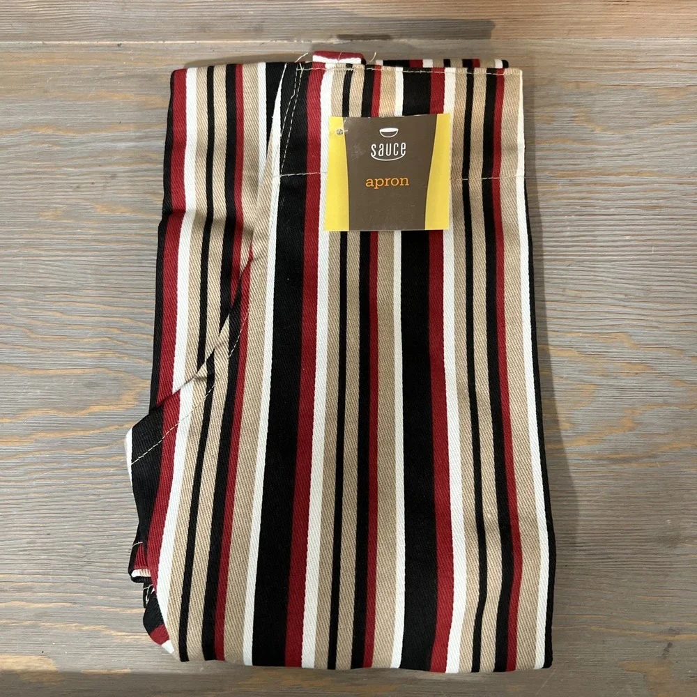 Sauce Chefs apron with two pockets New With Tags